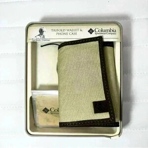 NIB Columbia trifold khaki wallet with brown leather trim